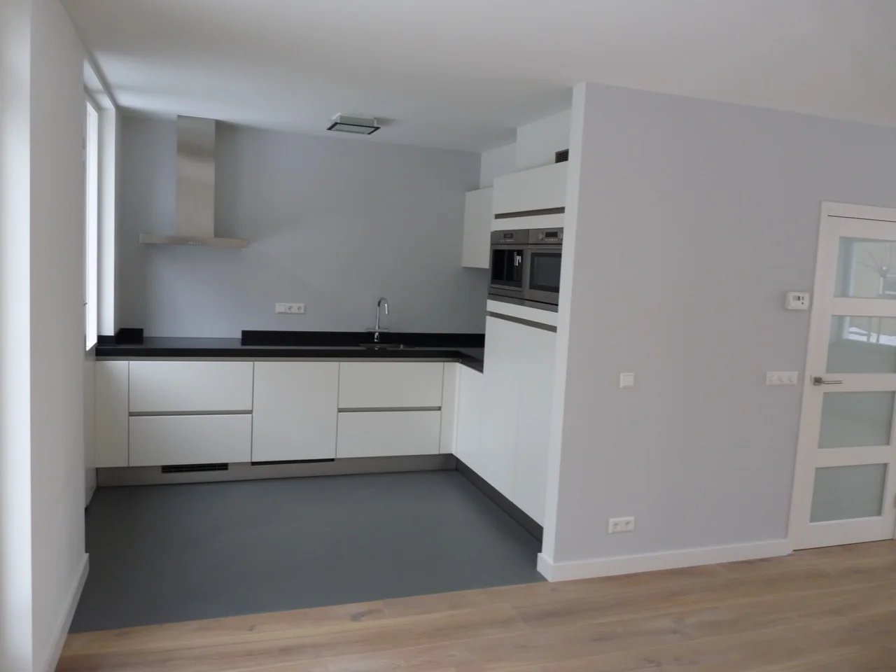 Gerealiseerde keuken na de verbouwing aan de Hazelaarhof